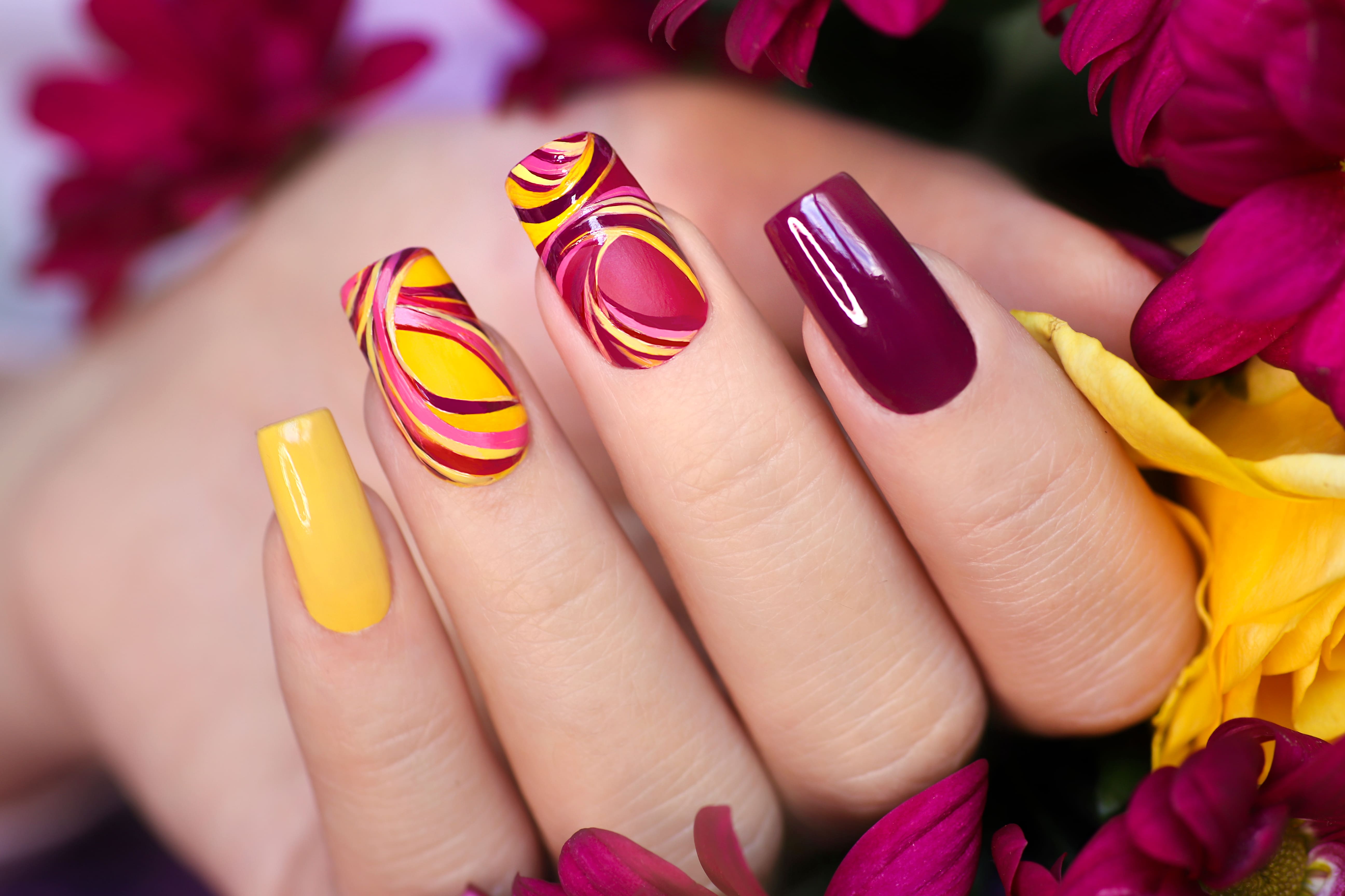 Nail extension with ombre art at best price in Mumbai | ID: 21916048488